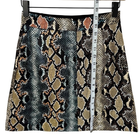 French Connection Faux Snakeskin Mini Skirt Women XXS Reptile Print Y2K - Picture 4 of 7